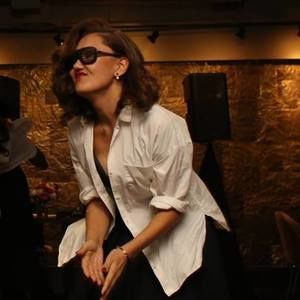 Meet your Posher, Salia